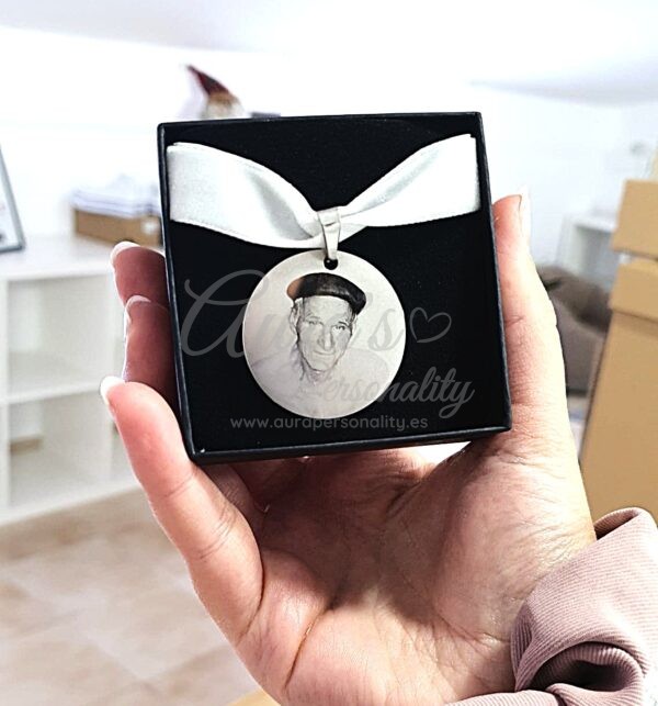 Medalla Ramo Novia Acero Inoxidable con Foto de ser querido fallecido y Texto grabado a dos caras.