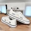 Zapatillas de lona blanca personalizadas para boda con nombres fecha e ilustracion de patos boceto previo